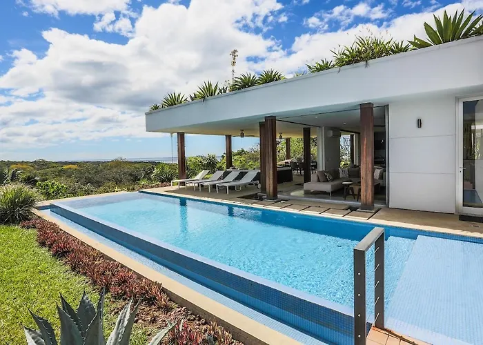 Luna Luxury Meets Nature Villa *